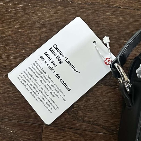 Lululemon-Leather Alternative Mini Bag 1.2L-Black-NWT - Picture 9 of 13
